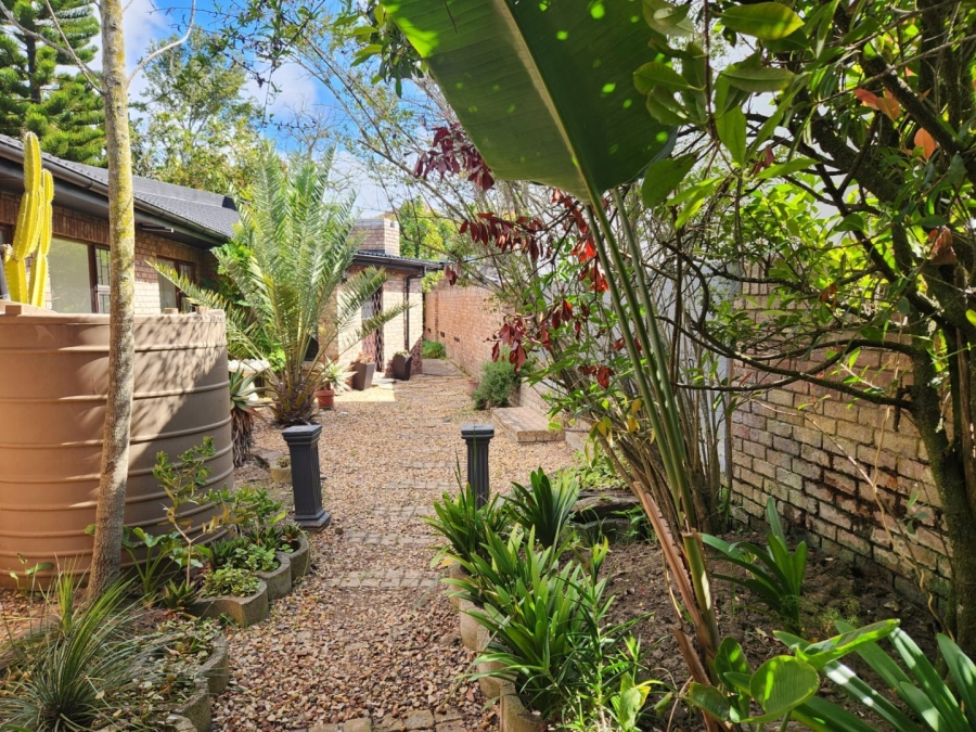 5 Bedroom Property for Sale in Loerie Park Western Cape